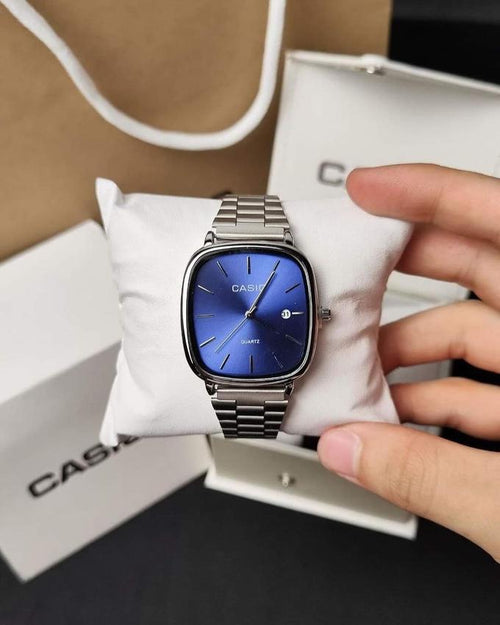CASIO QUARTZ VINTAGE BLUE DIAL WATCH