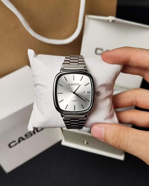 CASIO QUARTZ VINTAGE WATCH WHITE DIAL