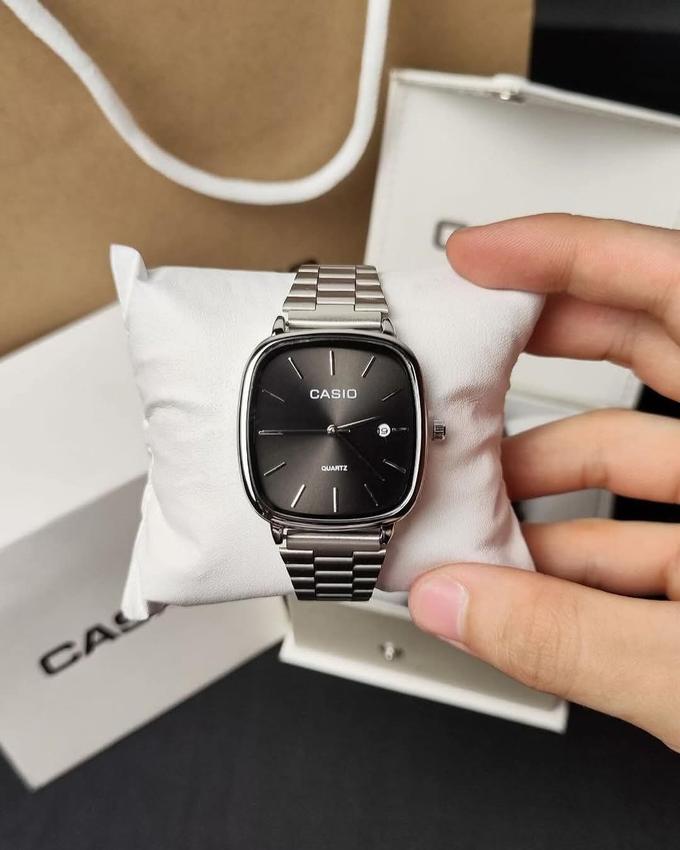 CASIO QUARTZ VINTAGE WATCH