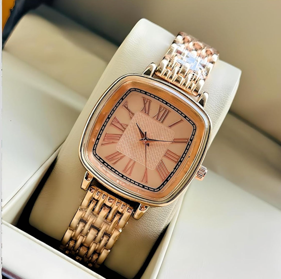 Rosegold dial with square suffer belt