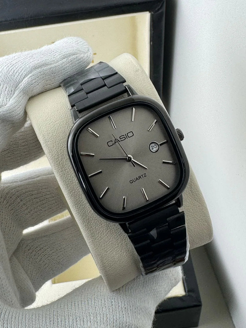 CASIO QUARTZ VINTAGE WATCH